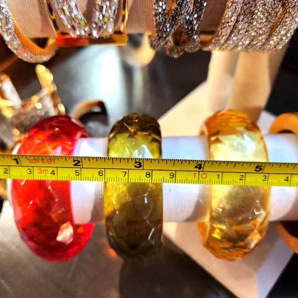 Rich Olive Green Faceted Acrylic Bracelet - Picture 11 of 16